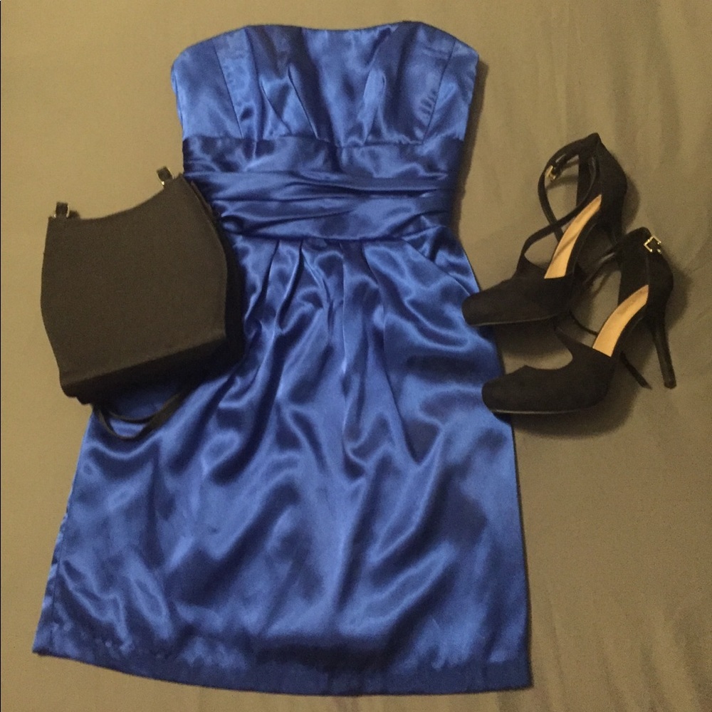 Special occasion knee length strapless dress